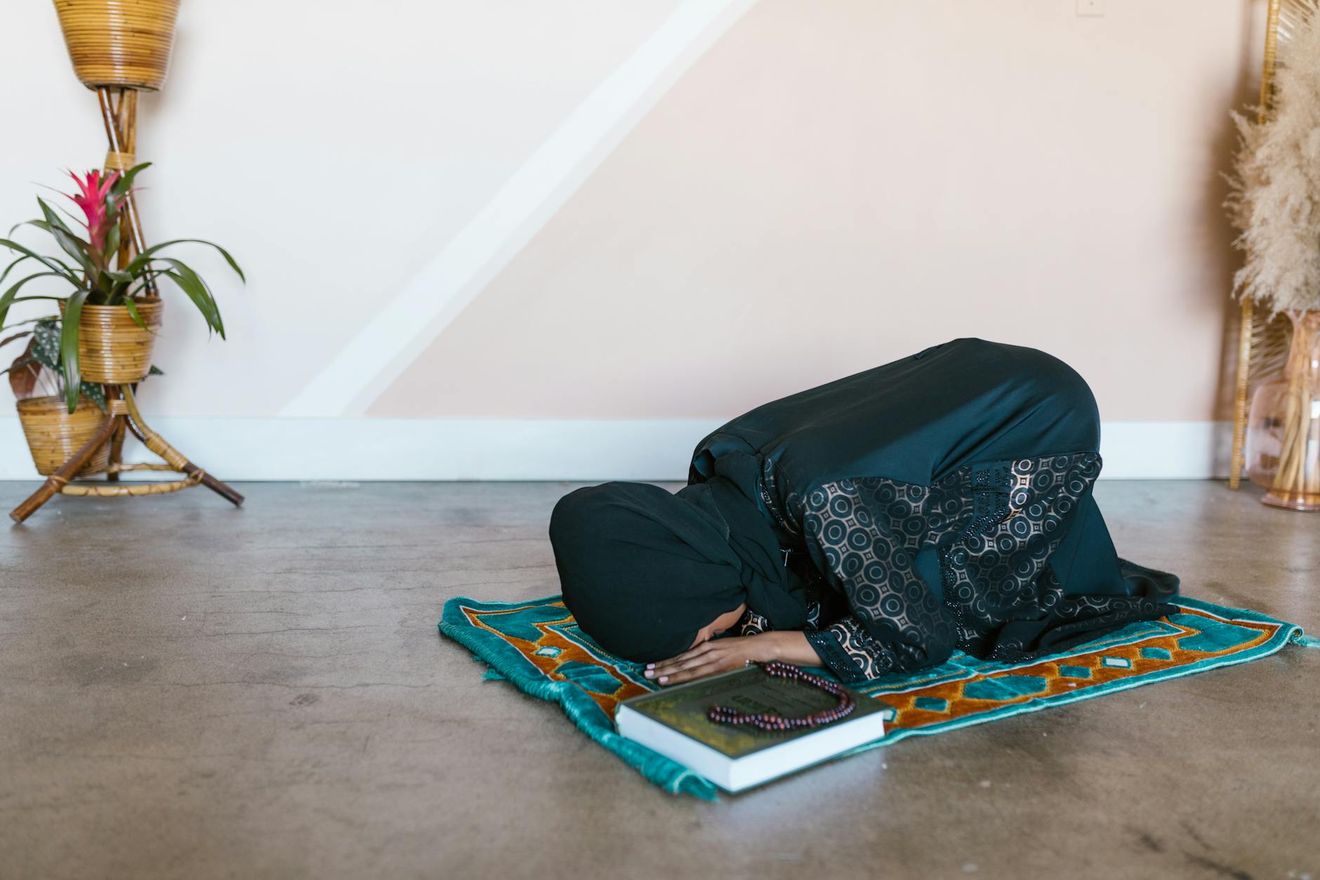 Learn prayer in Islam - Understanding Salat: The Core of Muslim Prayer